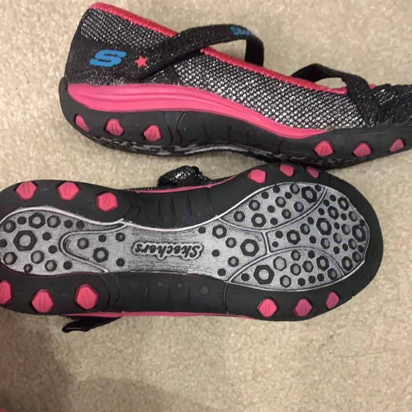 Sketchers new girl shoes - Picture 4 of 5